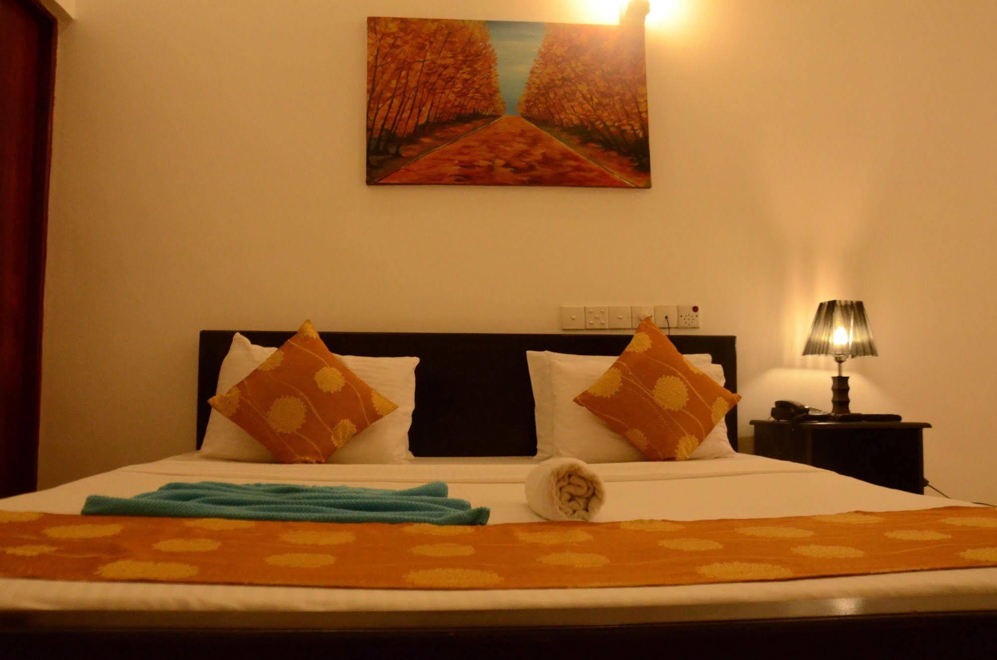 Beverly Hills Hotel Dehiwala-Mount Lavinia Dış mekan fotoğraf