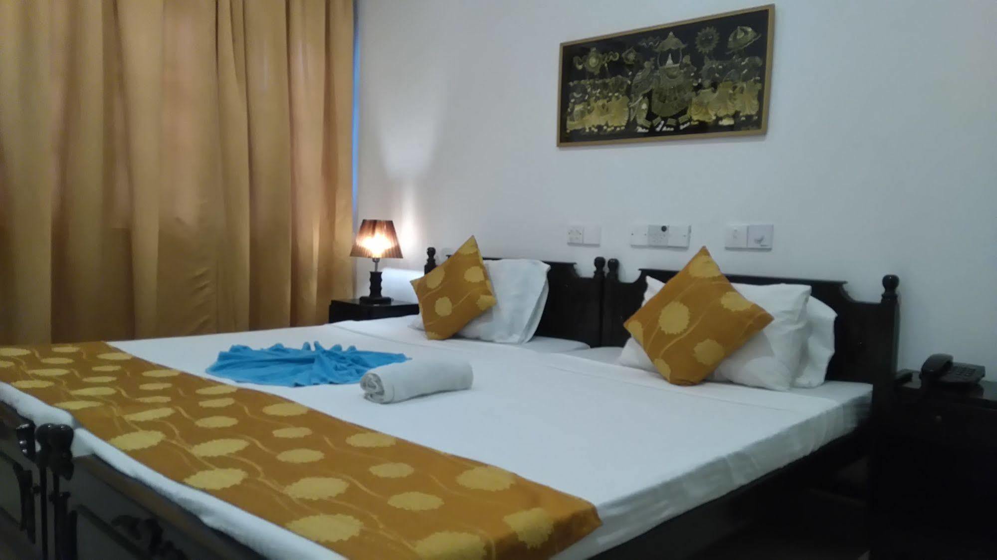 Beverly Hills Hotel Dehiwala-Mount Lavinia Dış mekan fotoğraf