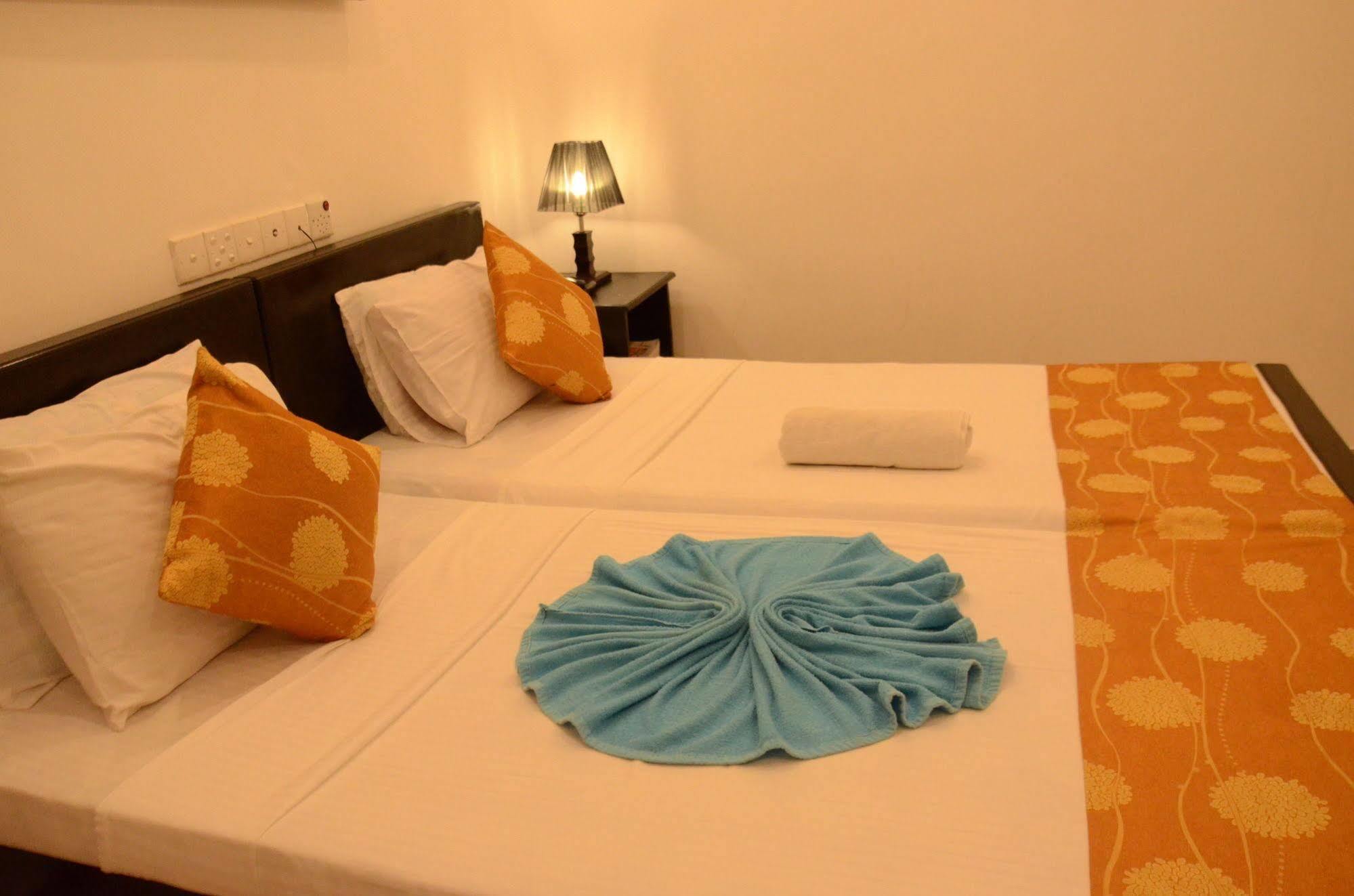 Beverly Hills Hotel Dehiwala-Mount Lavinia Dış mekan fotoğraf