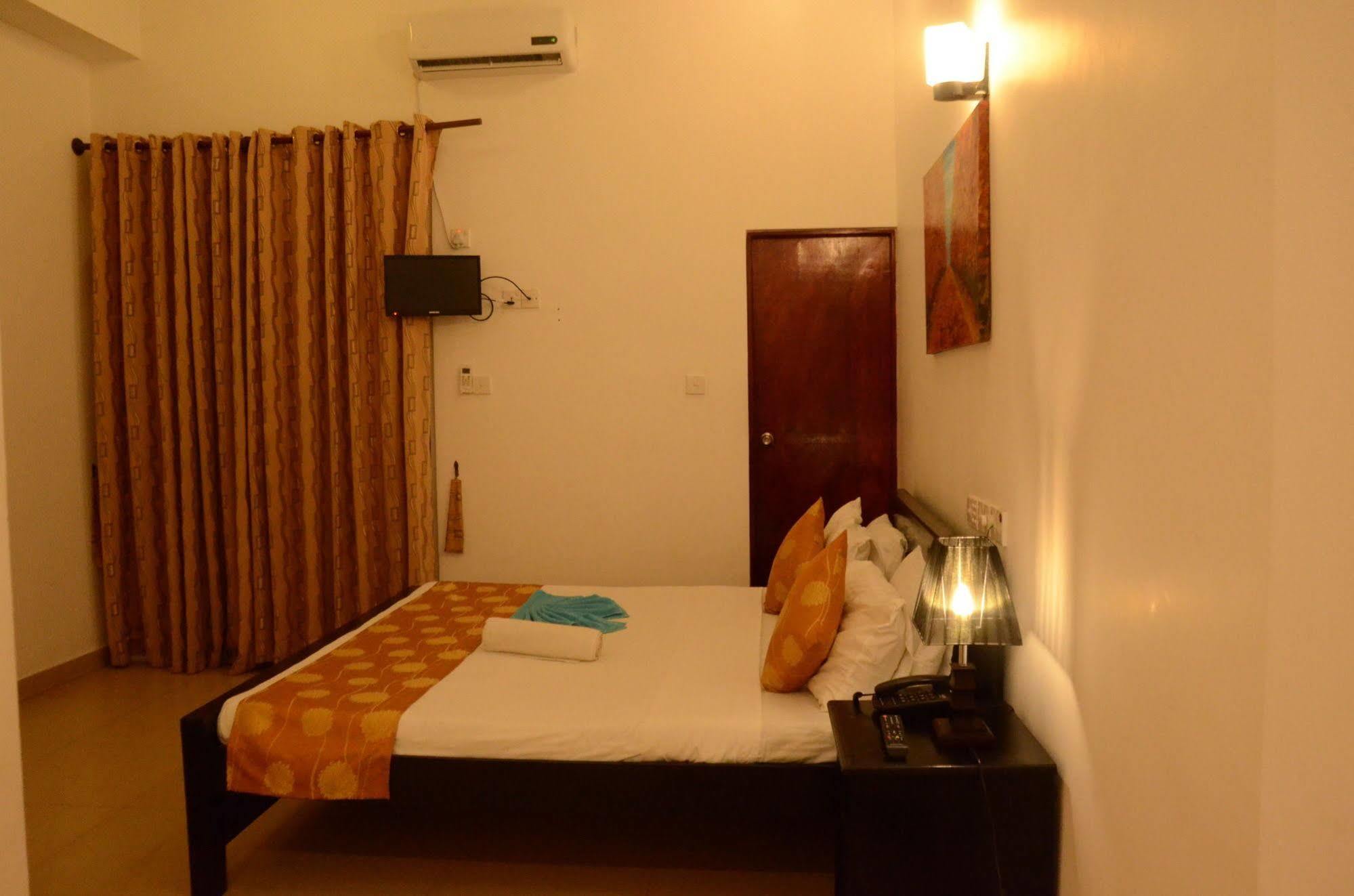 Beverly Hills Hotel Dehiwala-Mount Lavinia Dış mekan fotoğraf