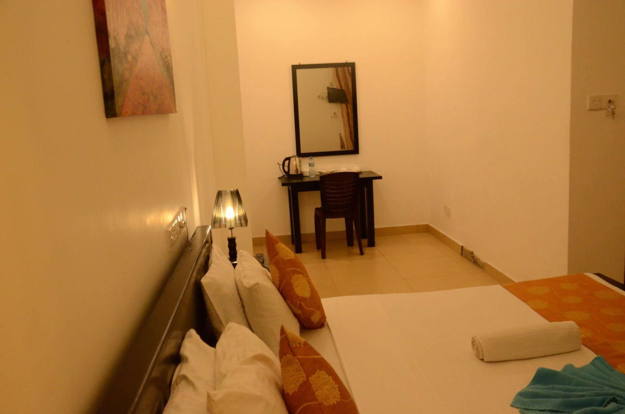 Beverly Hills Hotel Dehiwala-Mount Lavinia Dış mekan fotoğraf
