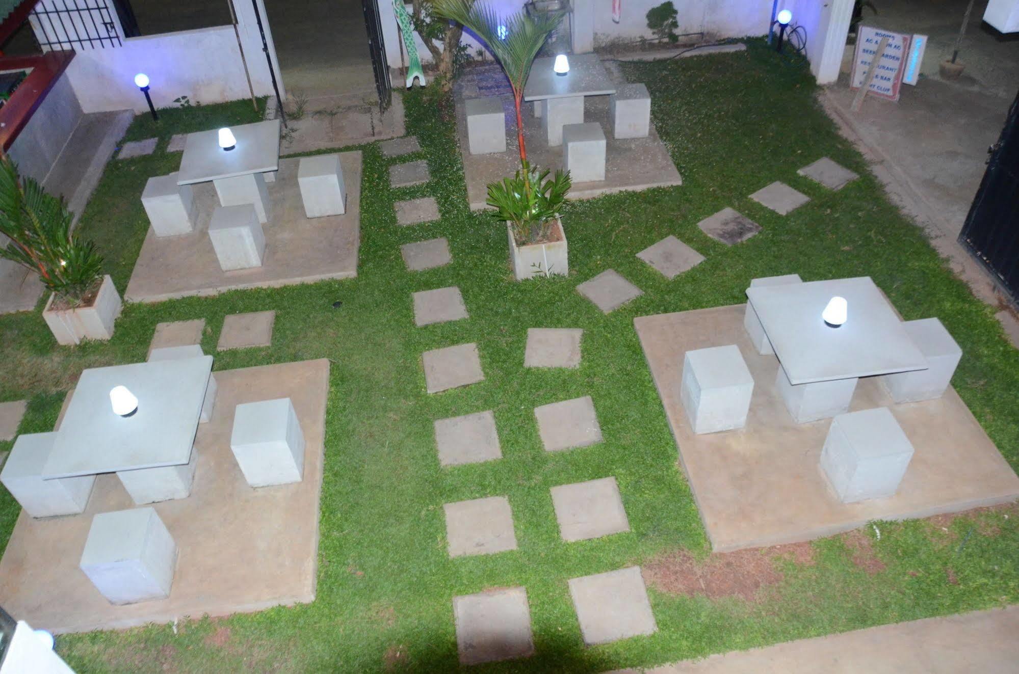 Beverly Hills Hotel Dehiwala-Mount Lavinia Dış mekan fotoğraf